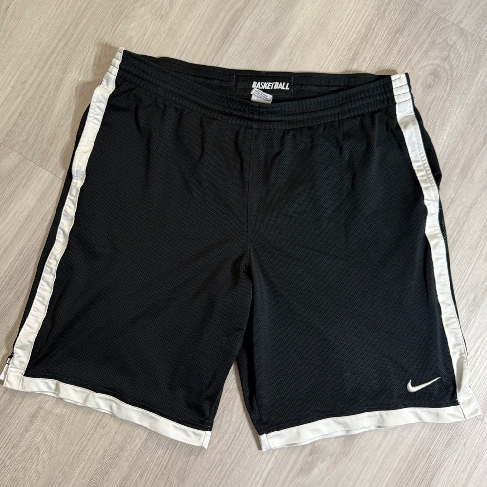 Nike Basketball Mesh Shorts Mens Large Black White Striped Athletic Gym Swoosh